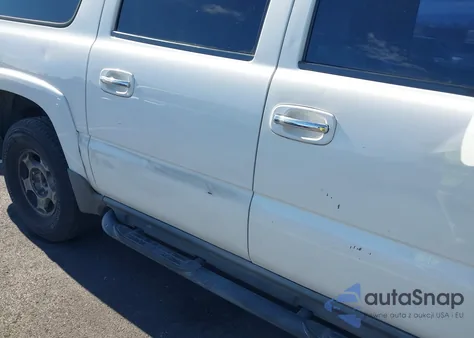 2004 Chevrolet Suburban 1500 Z71 z USA, uszkodzony, nr VIN 3GNFK16T64G111429